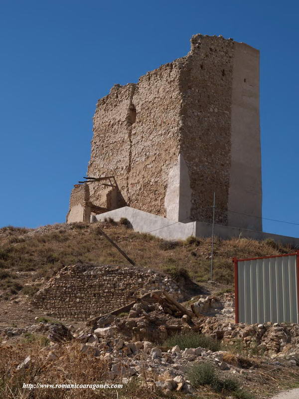 RESTOS DE FORTIFICACIN MEDIEVAL DOMINANDO EL CASERO